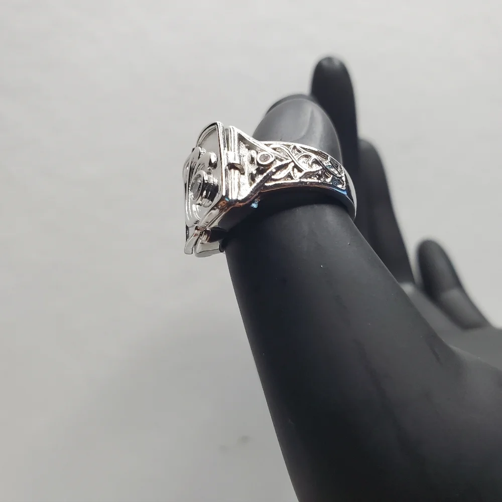 Mens Silver Open Locklet Secret Compartment Ring - Picture 8 of 16